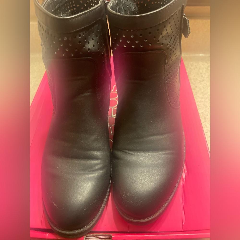 Black Low Heel Ankle Boot